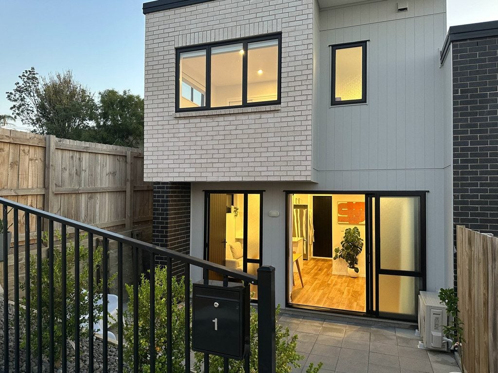1 Tokai Place, Glen Eden, Auckland - Carousel 2