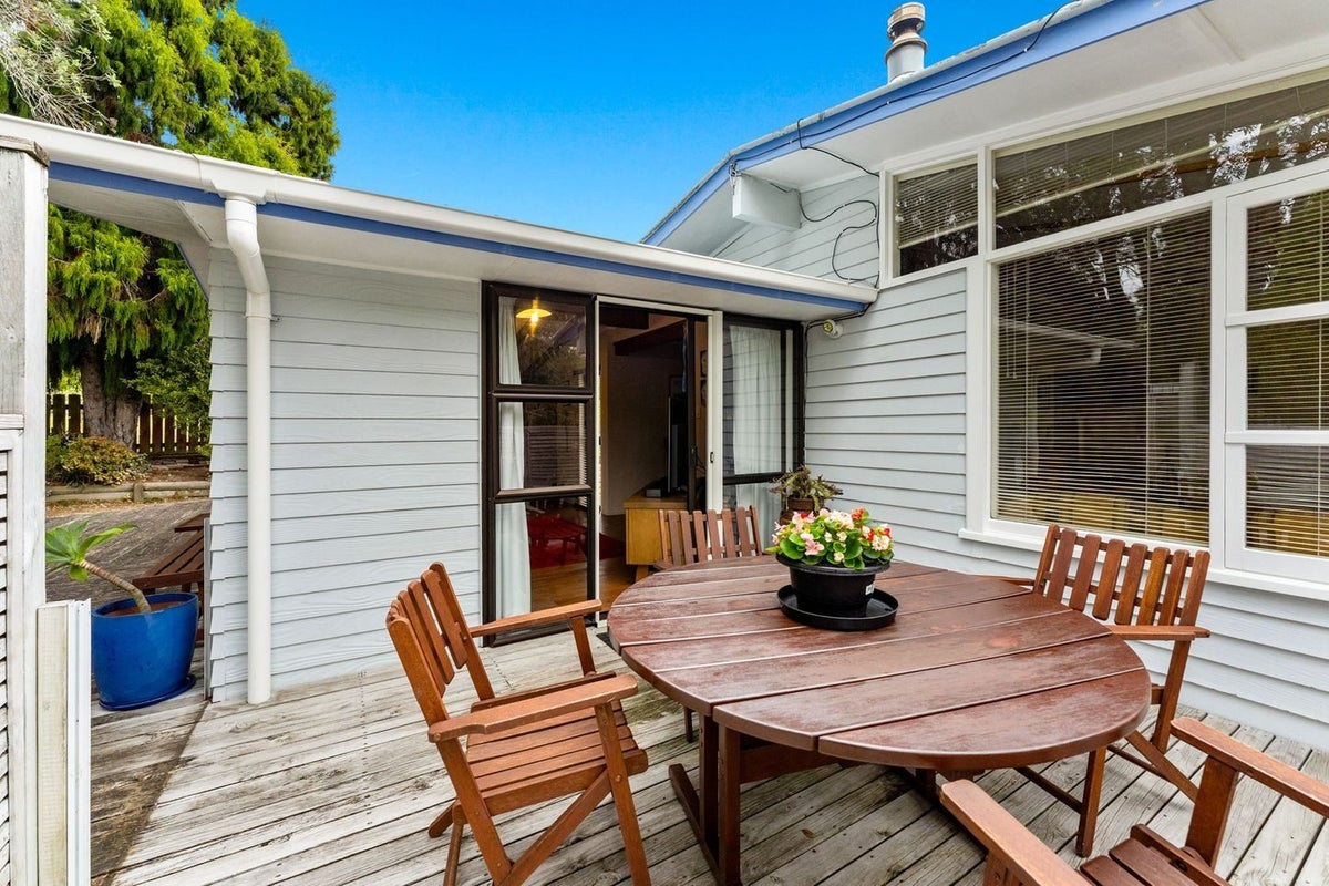 16 Rosalind Road, Glenfield, Auckland - Carousel 16