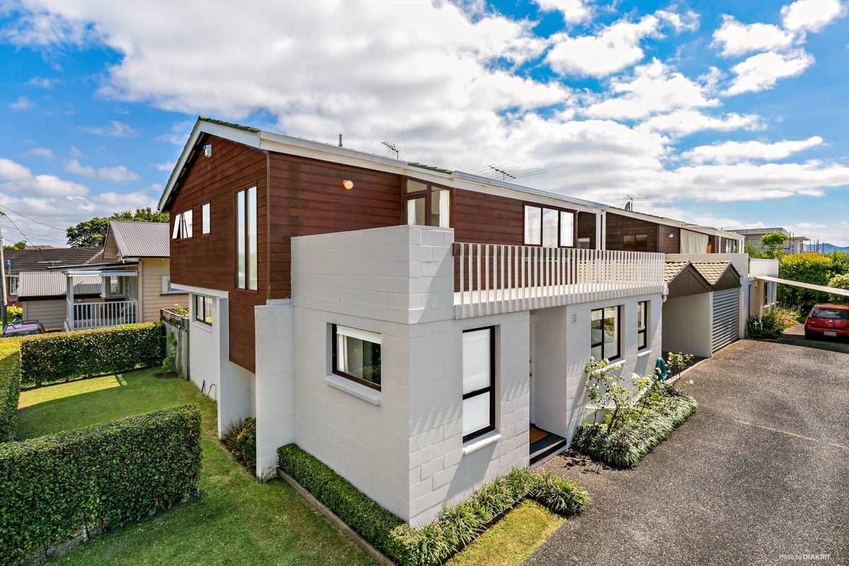 1/24 Hemi Street, Narrow Neck, Auckland - Carousel 1