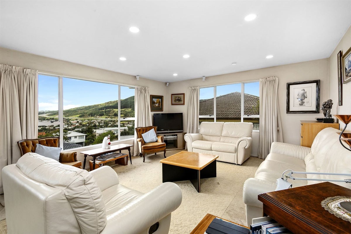 8 St Aidans Way, Tawa, Wellington - Carousel 2