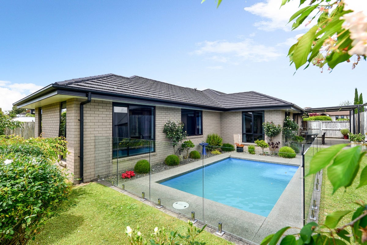 8 Carlingford Rise, Dinsdale, Hamilton - Carousel 1