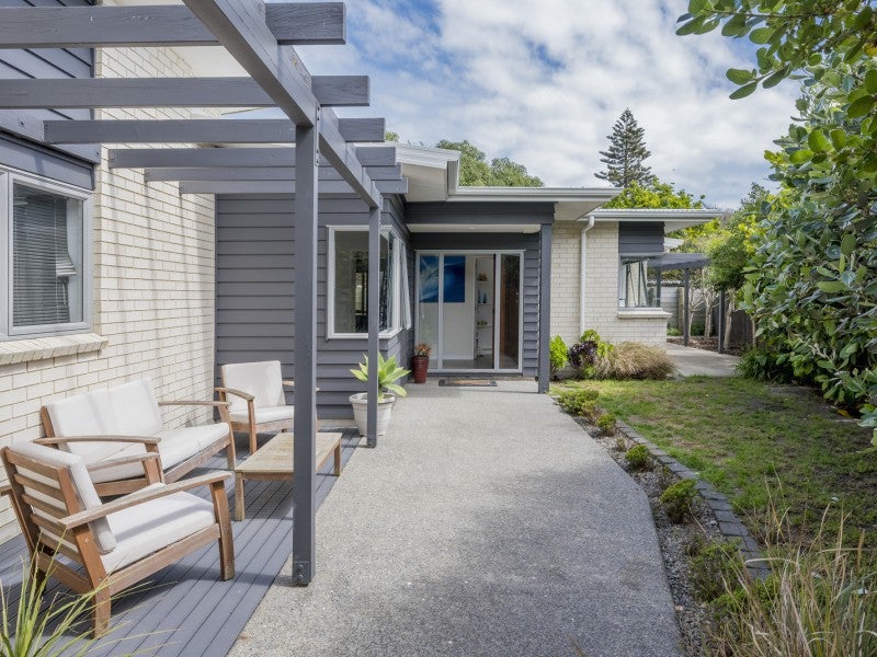 8 Duncans Way, Otaki Beach, Otaki - Carousel 1