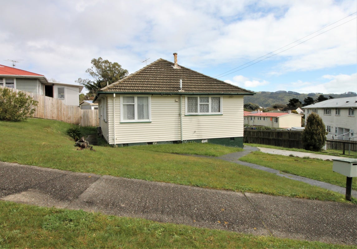 4 Dorset Grove, Cannons Creek, Porirua - Carousel 1