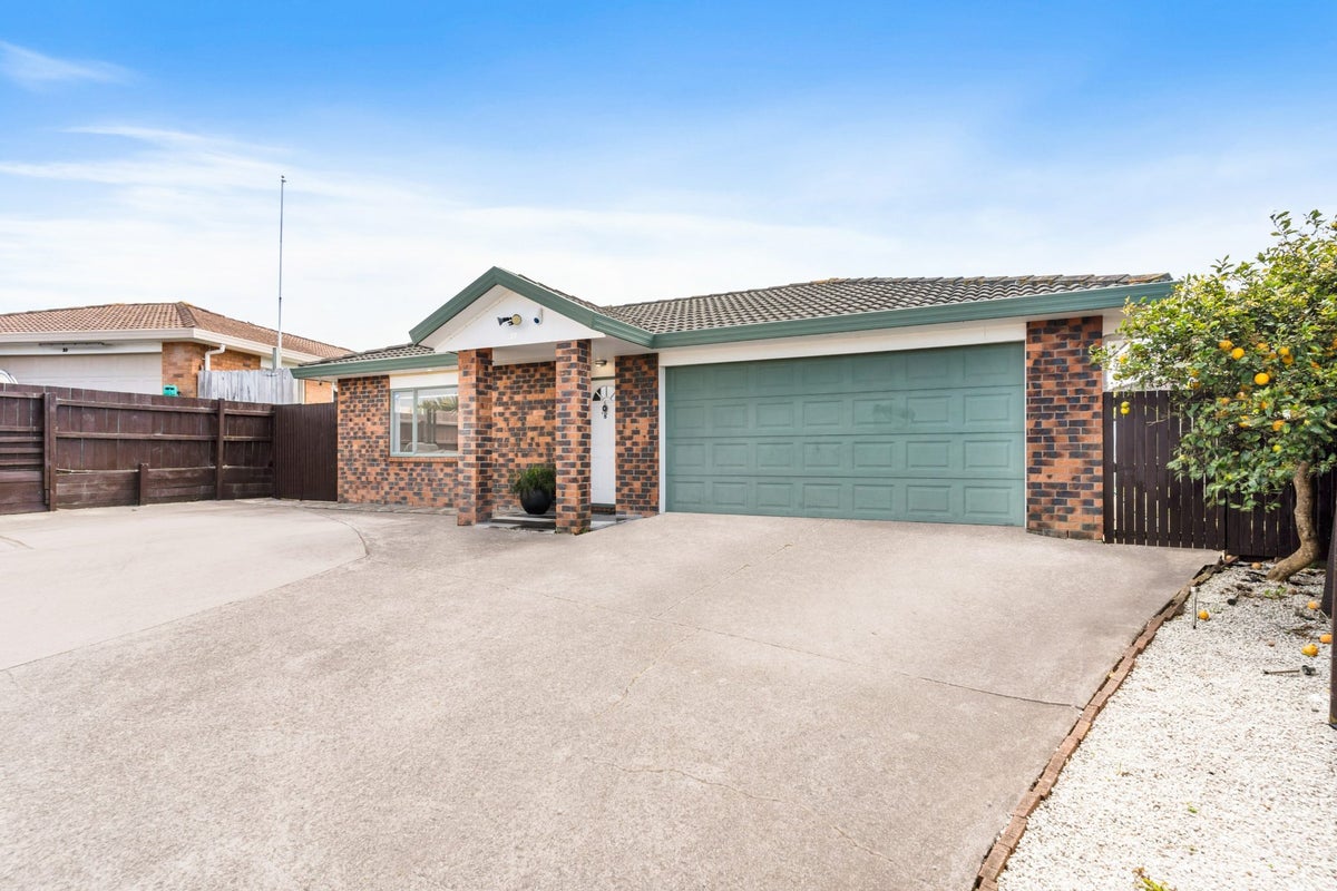 27 Bellville Drive, Clendon Park, Auckland - Carousel 2