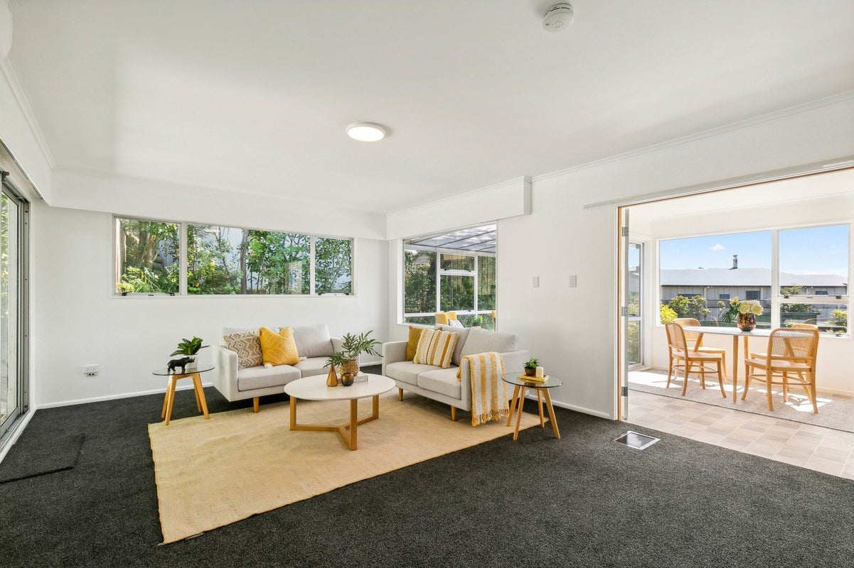 27 Turriff Crescent, Tawa, Wellington - Carousel 2