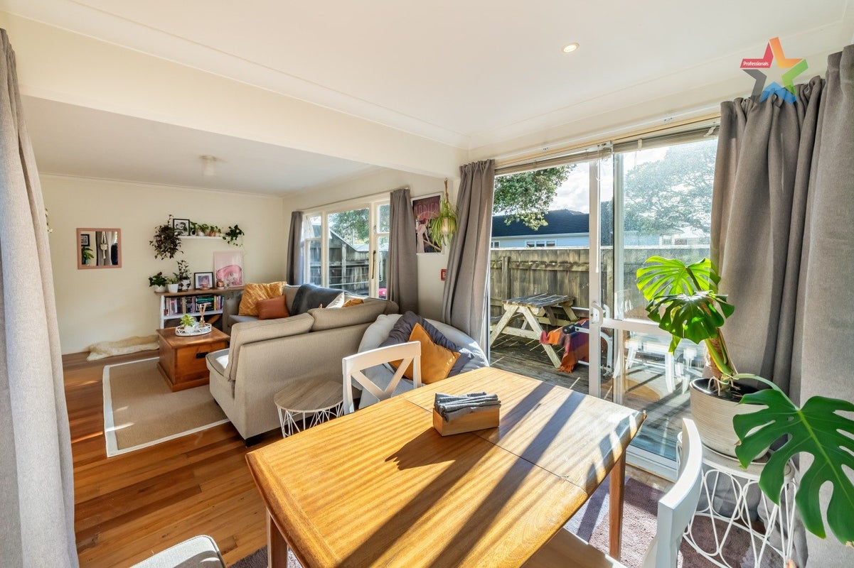 2/264 Muritai Road, Eastbourne, Lower Hutt - Carousel 2