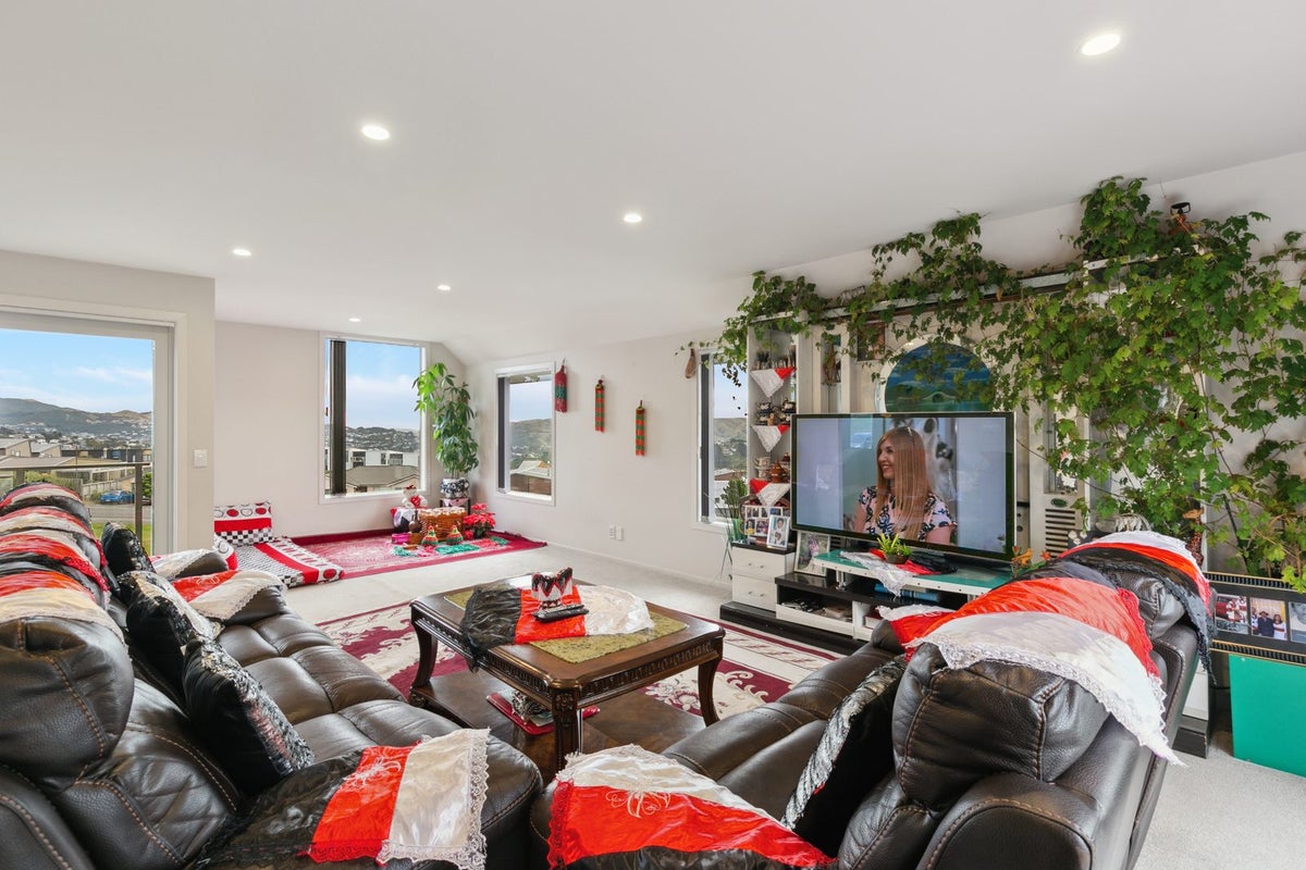 52 Tea Tree Lane, Woodridge, Wellington - Carousel 2