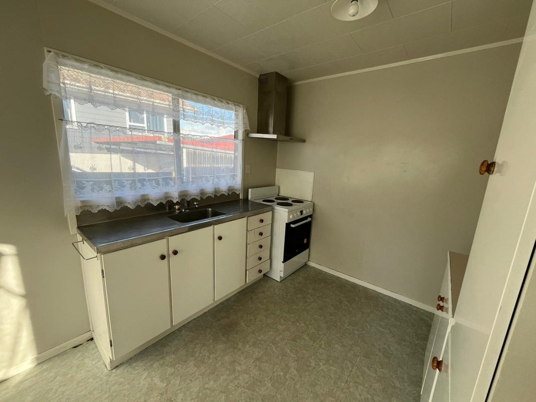 71 Flat Bush Road, Clover Park, Auckland - Carousel 2