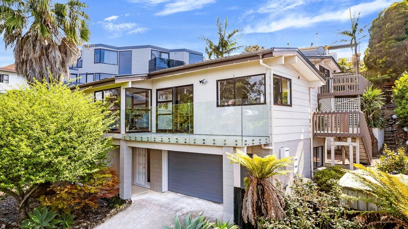 22 Holyoake Place, Chatswood, Auckland - Carousel 1