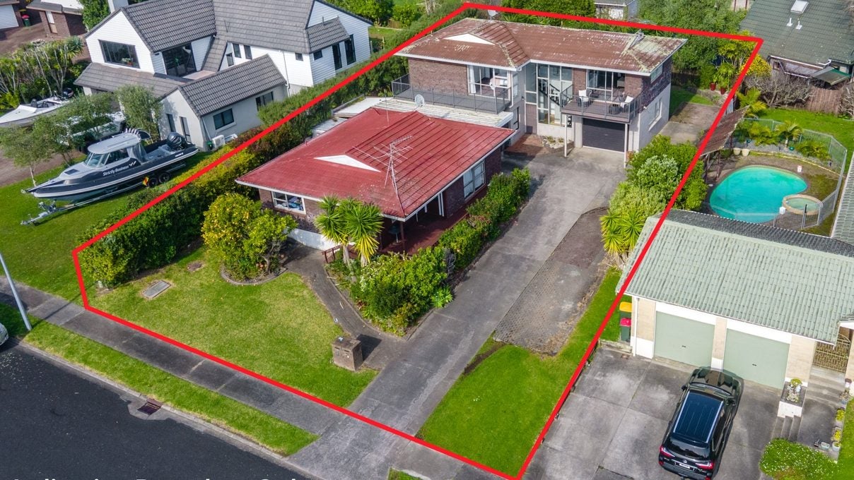 1/7 Malloy Place, Eastern Beach, Auckland - Carousel 1
