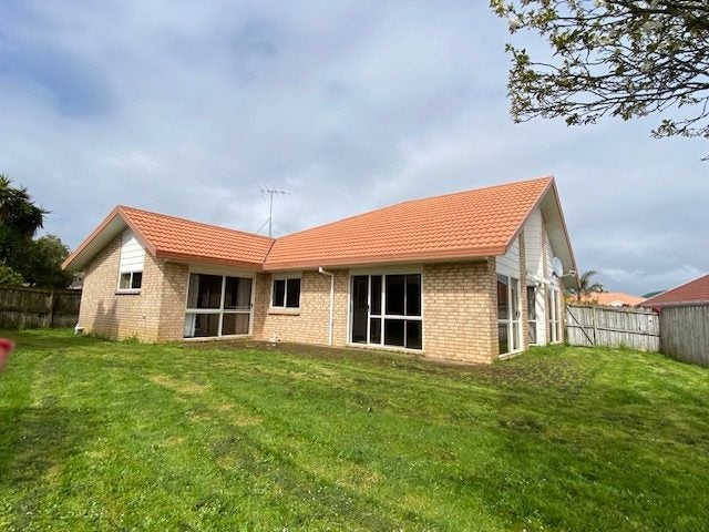 14 Caldbeck Rise, Northpark, Auckland - Carousel 2
