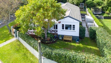 74 Delhi Crescent, Khandallah, Wellington - Carousel 1