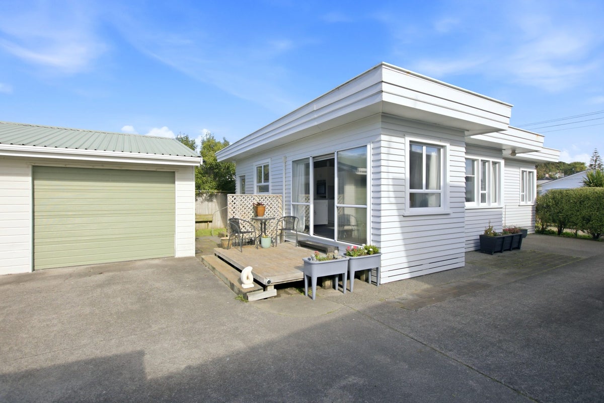 1/5 Rainsford Street, Moturoa, New Plymouth, Taranaki - Carousel 2