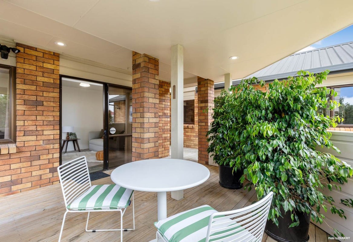 25 Petrel Place, Massey, Auckland - Carousel 4