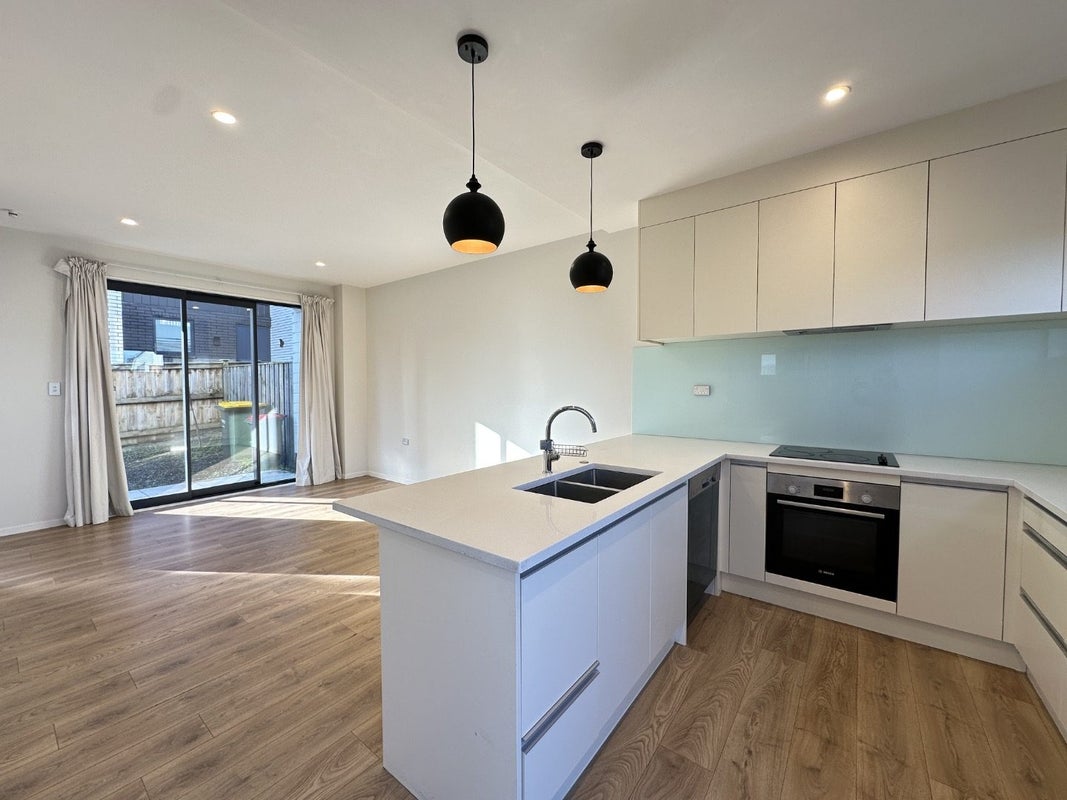 21B Meadow Street, Mount Wellington, Auckland - Carousel 1