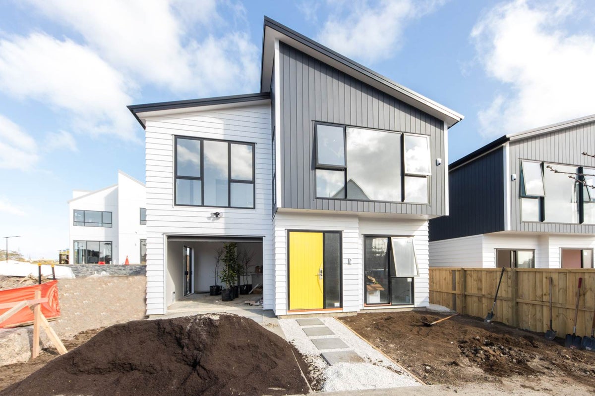 33 Herekino Street, Westgate, Auckland - Carousel 1