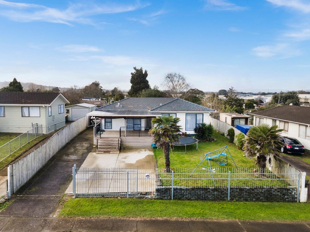 128 Shifnal Drive, Randwick Park, Auckland - Carousel 1
