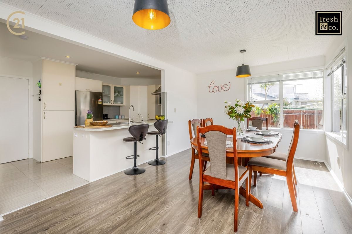 107 Edgewater Drive, Pakuranga, Auckland - Carousel 1