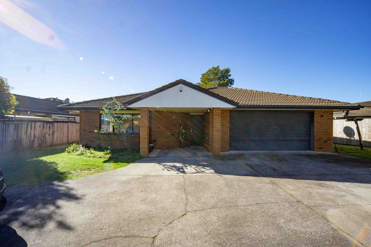 24 Bellona Place, Flagstaff, Hamilton - Carousel 1