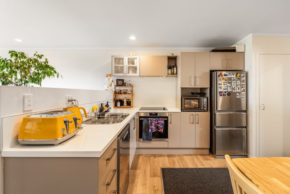 330/26 Morningside Drive, Morningside, Auckland - Carousel 2