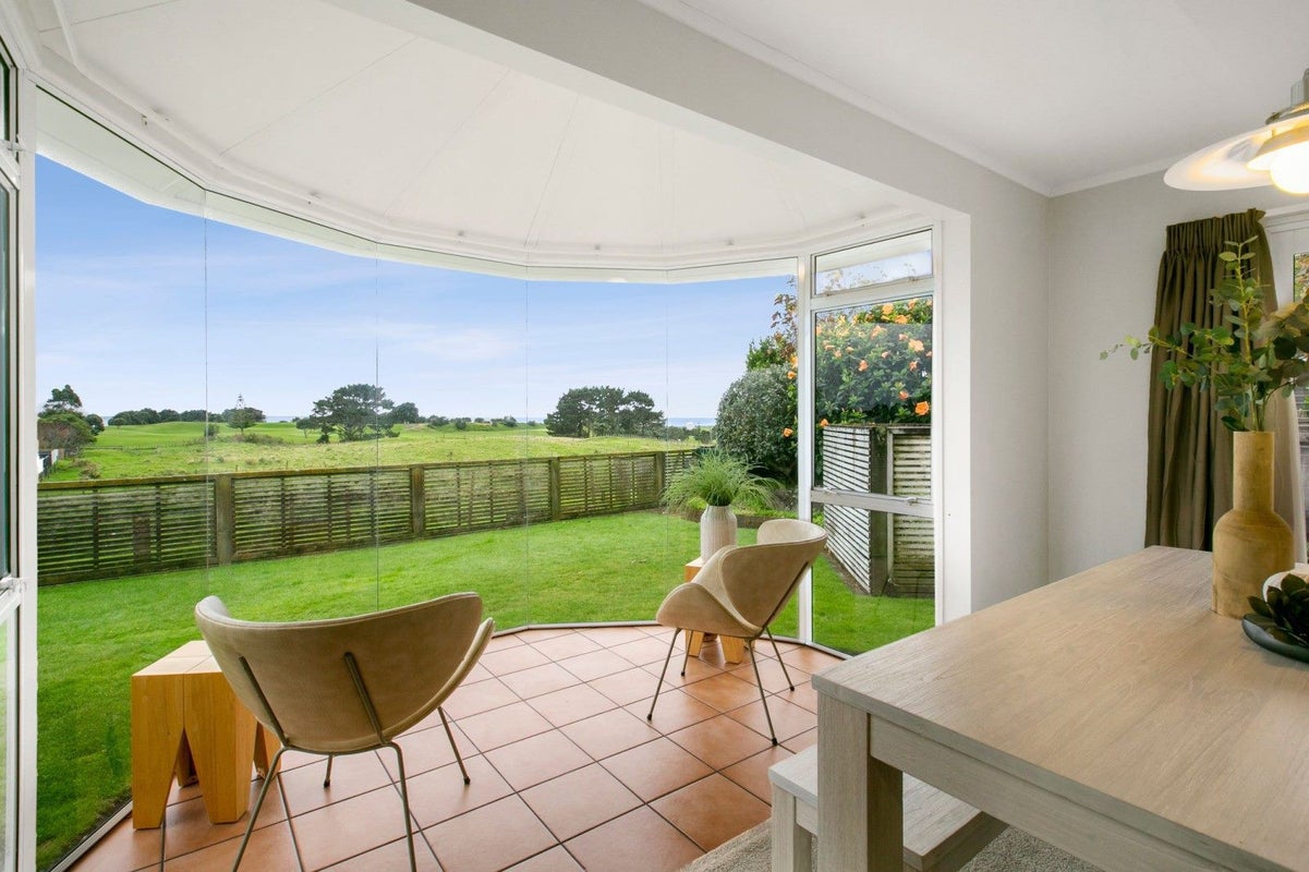 11 Chatswood Grove, Fitzroy, New Plymouth - Carousel 1