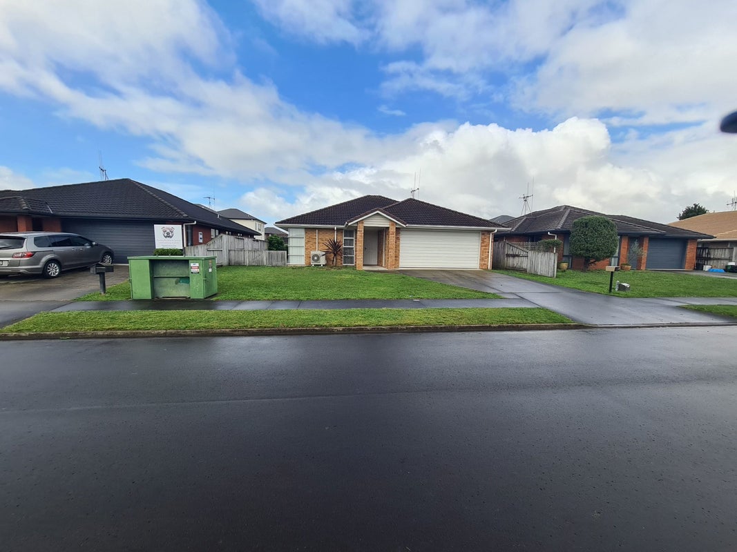 36 Parkside Drive, Huntington, Hamilton - Carousel 1