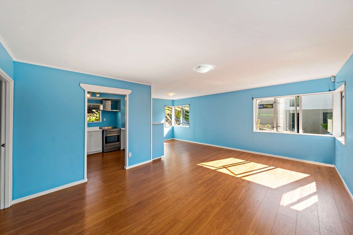 13 Trias Road, Totara Vale, Auckland - Carousel 2