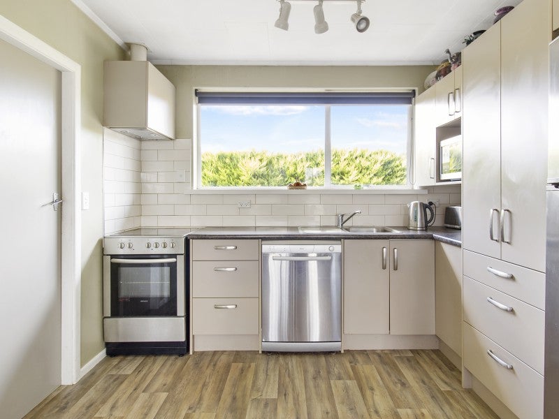 55 Shaw Street, Temuka - Carousel 2
