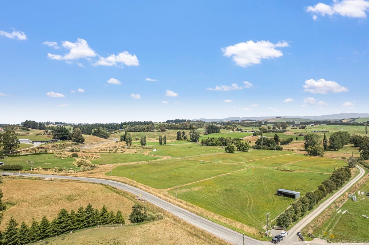 33B Devils Bridge Road, Weston, Oamaru - Carousel 1