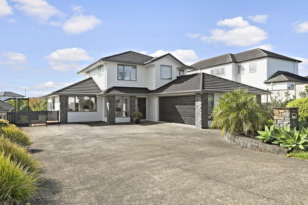 4 Scout Way, Silverdale, Auckland  - Carousel 1