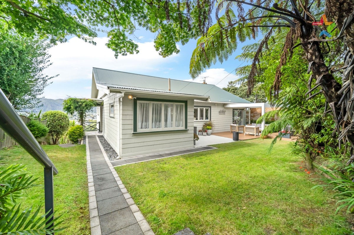 31 Tirohanga Road, Tirohanga, Lower Hutt - Carousel 1
