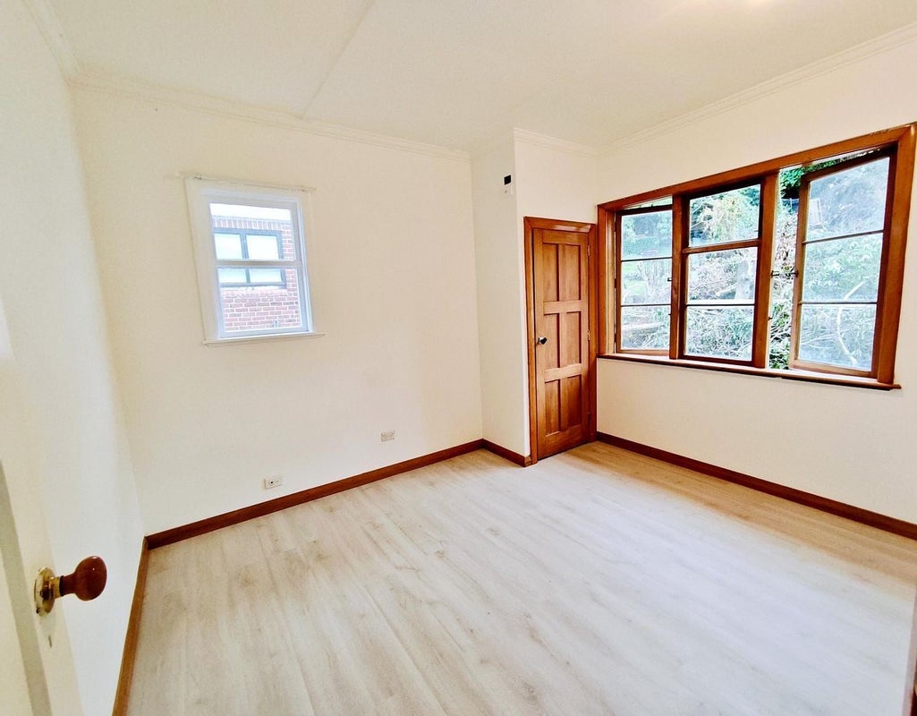 49 Prospect Bank, Wakari, Dunedin - Carousel 1