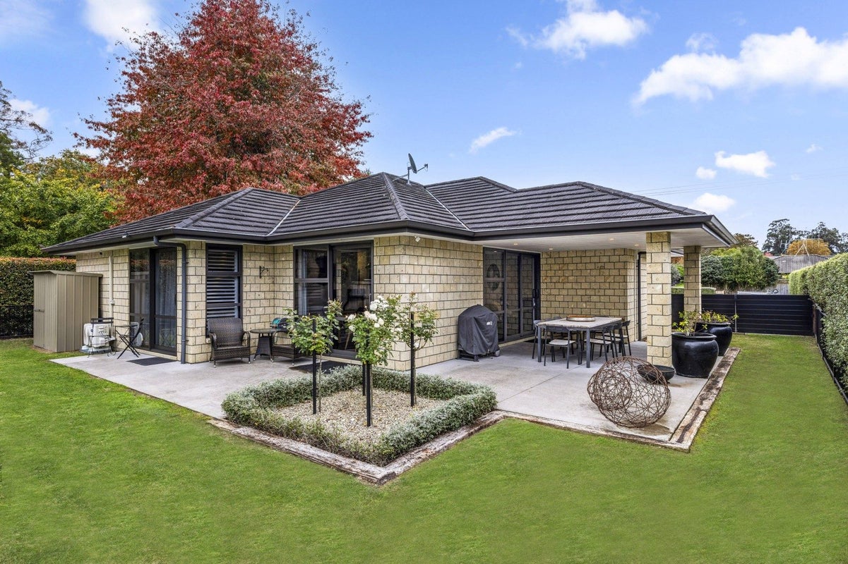 14 Bronte Place, Leamington, Cambridge - Carousel 2