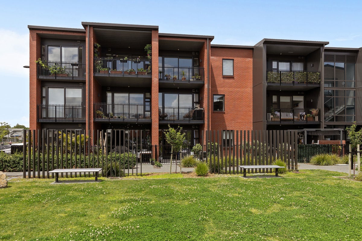 G05/0 Fraser Avenue, Northcote, Auckland - Carousel 1