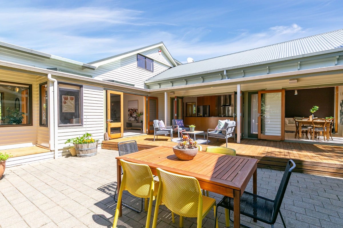 8 Ranikhet Way, Khandallah, Wellington - Carousel 1
