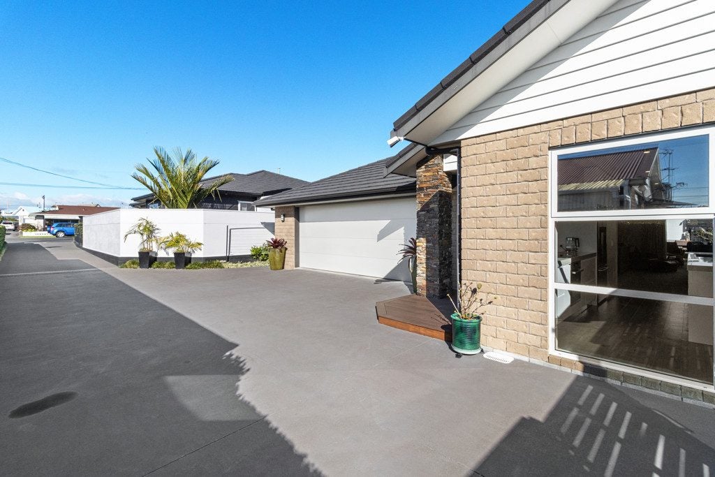 8 Webster Street, Westown, New Plymouth - Carousel 2