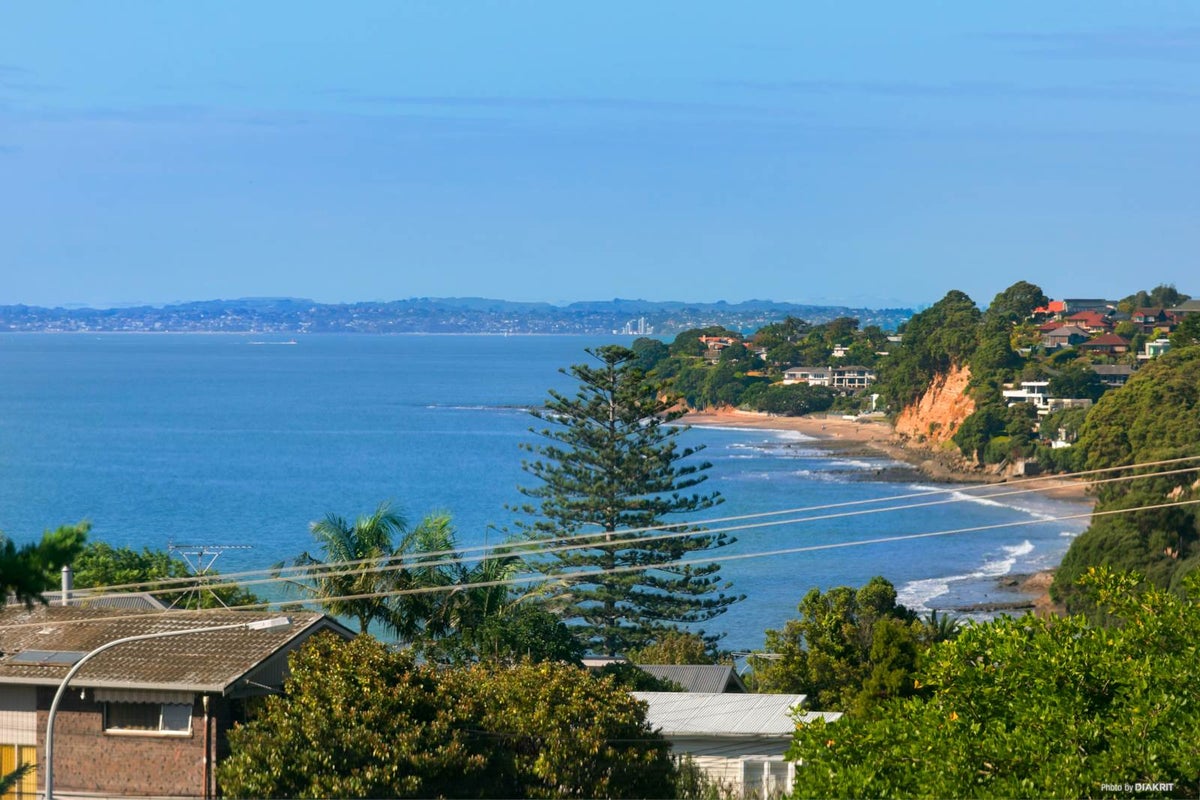 549 Beach Road, Murrays Bay, Auckland - Carousel 2