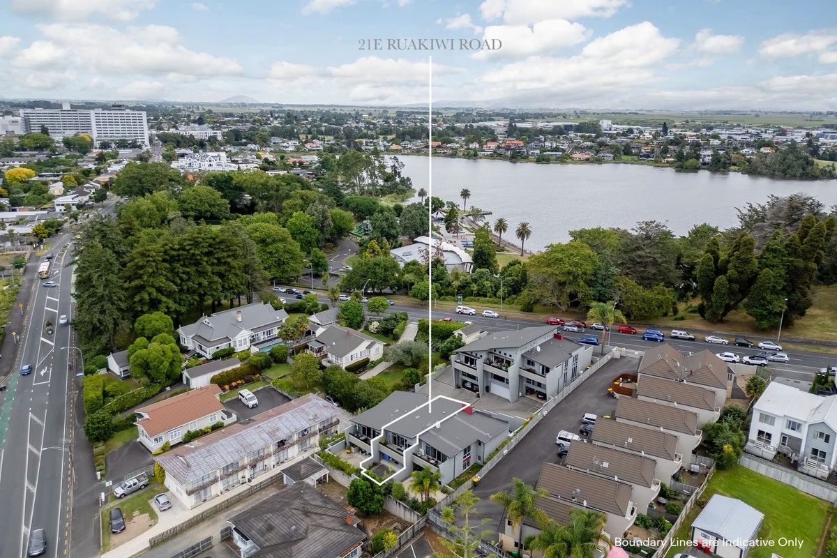 21E Ruakiwi Road, Hamilton Lake, Hamilton - Carousel 12