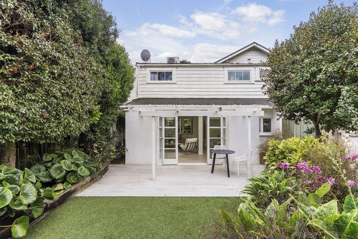 583A Mount Albert Road, Royal Oak, Auckland - Carousel 2
