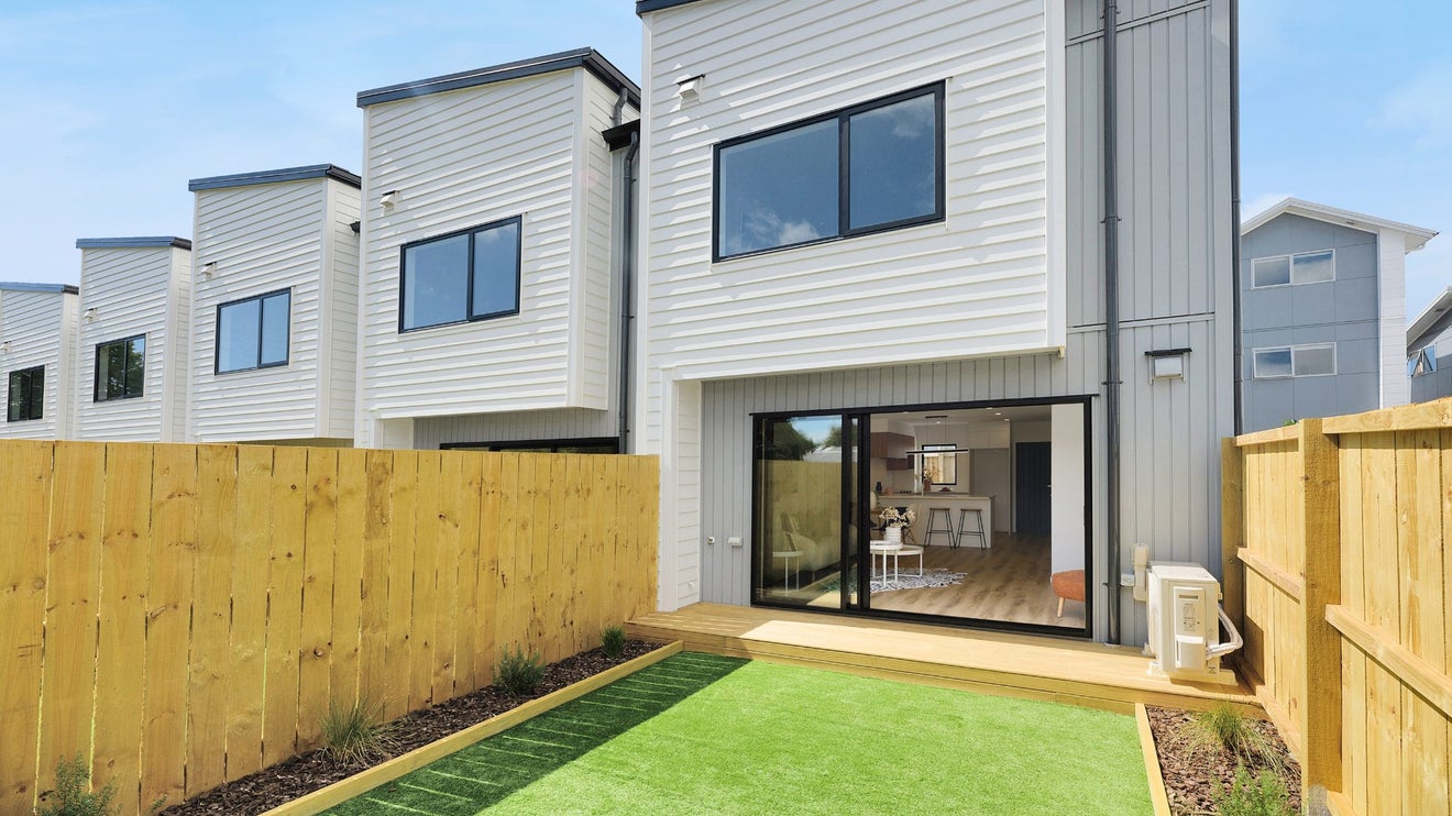 6/9 Flanshaw Road, Te Atatu South, Auckland - Carousel 1