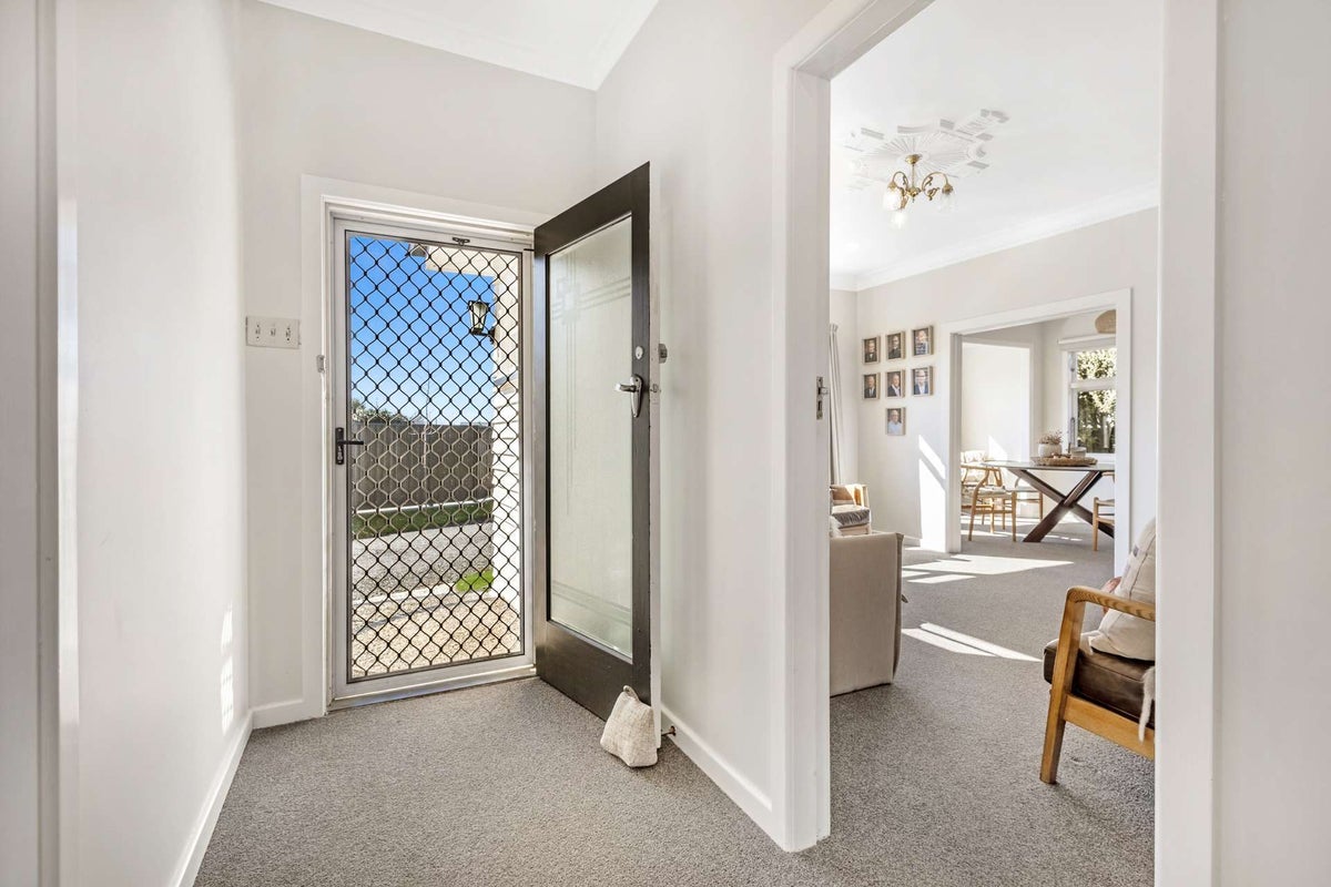 221 St Leonards Ave, Saint Leonards, Hastings - Carousel 2