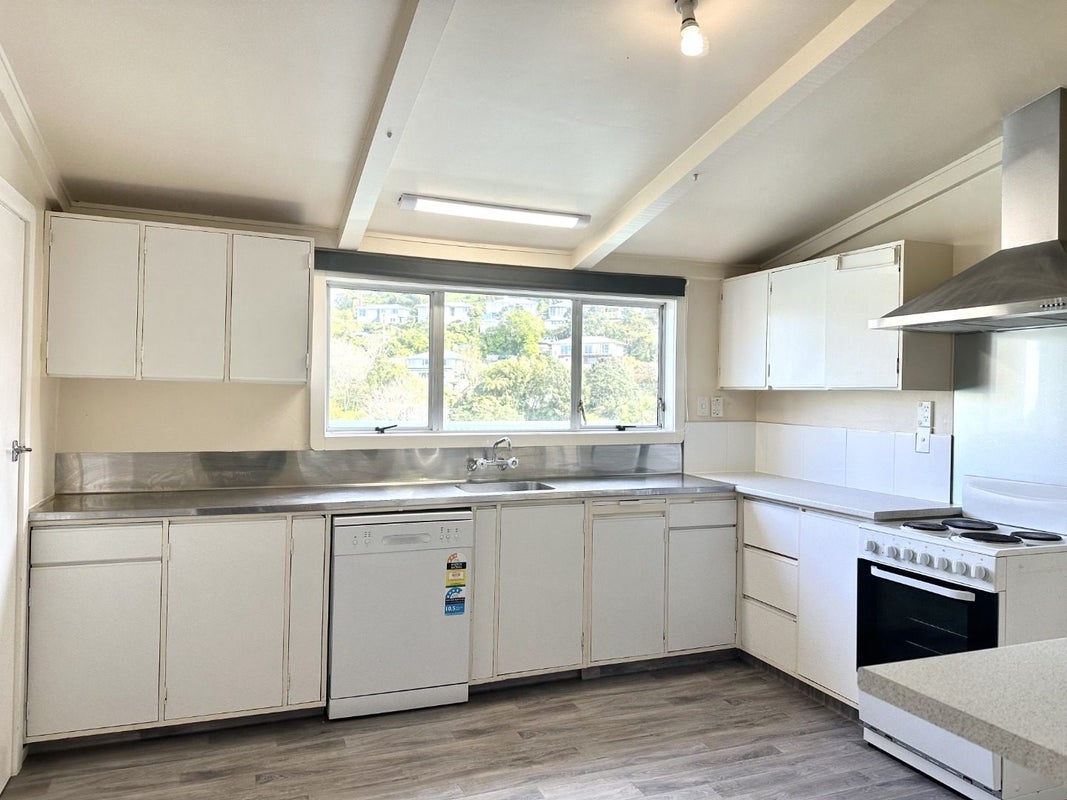 10 Black Rock Road, Newlands, Wellington - Carousel 2
