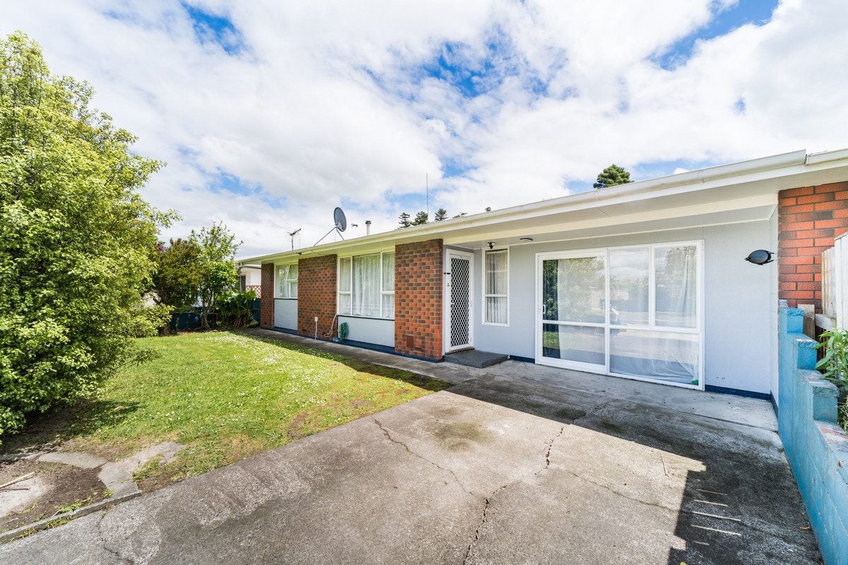2 Pencarrow Street, Highbury, Palmerston North - Carousel 1
