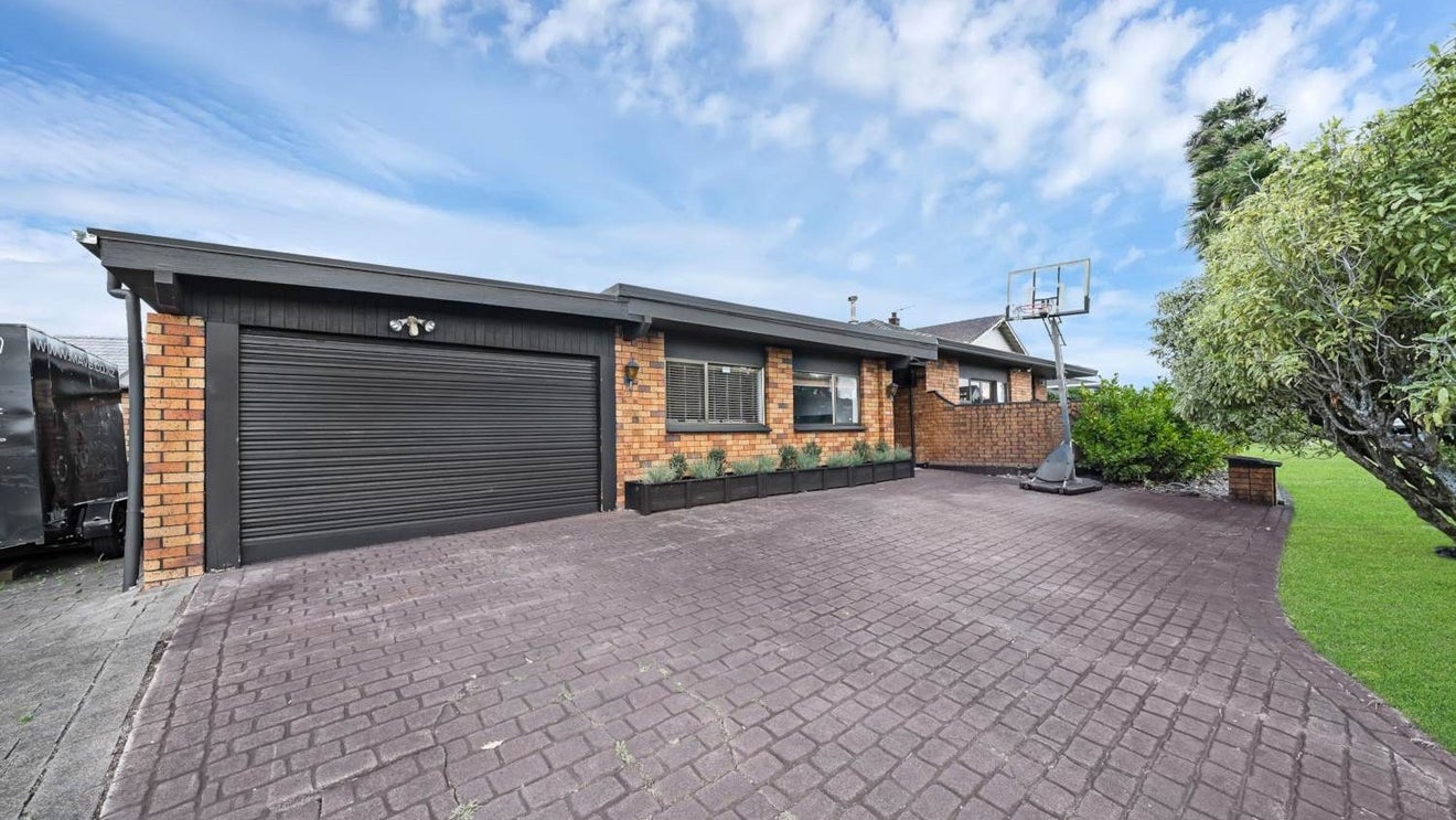 51 Barnhill Crescent, Pahurehure, Papakura - Carousel 1