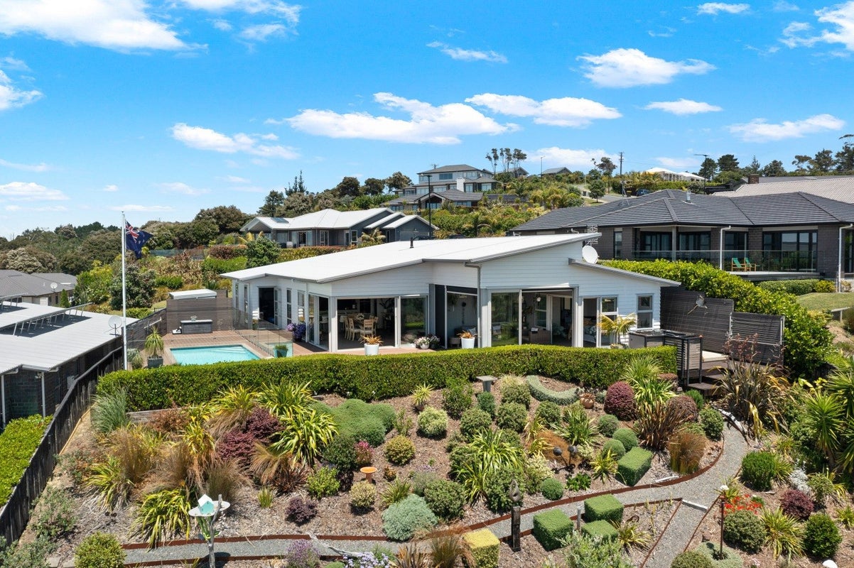 15 Woodridge Drive, Stanmore Bay, Whangaparaoa - Carousel 1