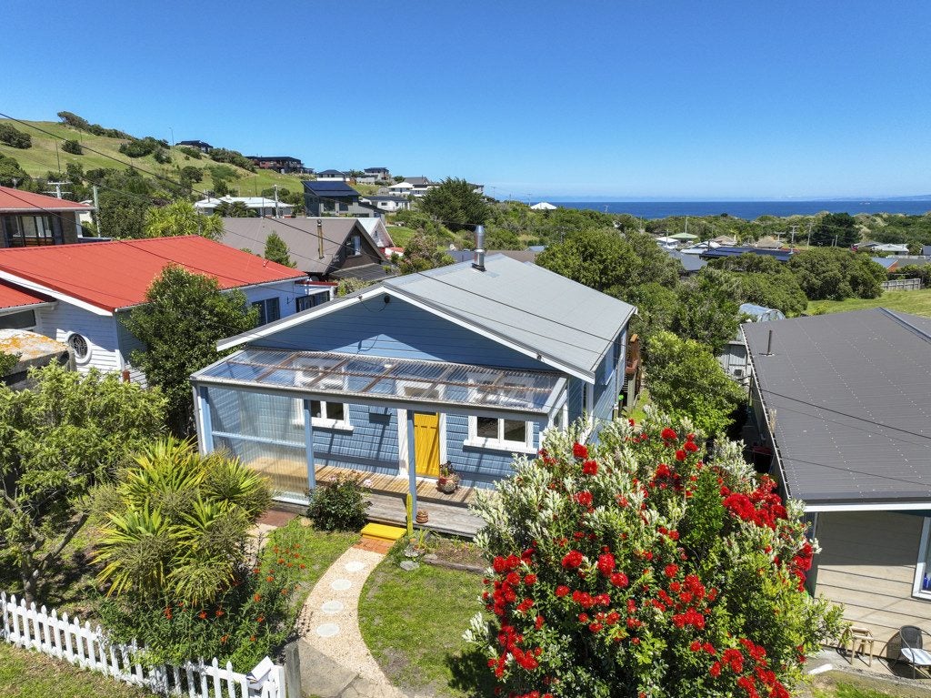 36 Oregon Street, Ocean Grove, Dunedin - Carousel 1