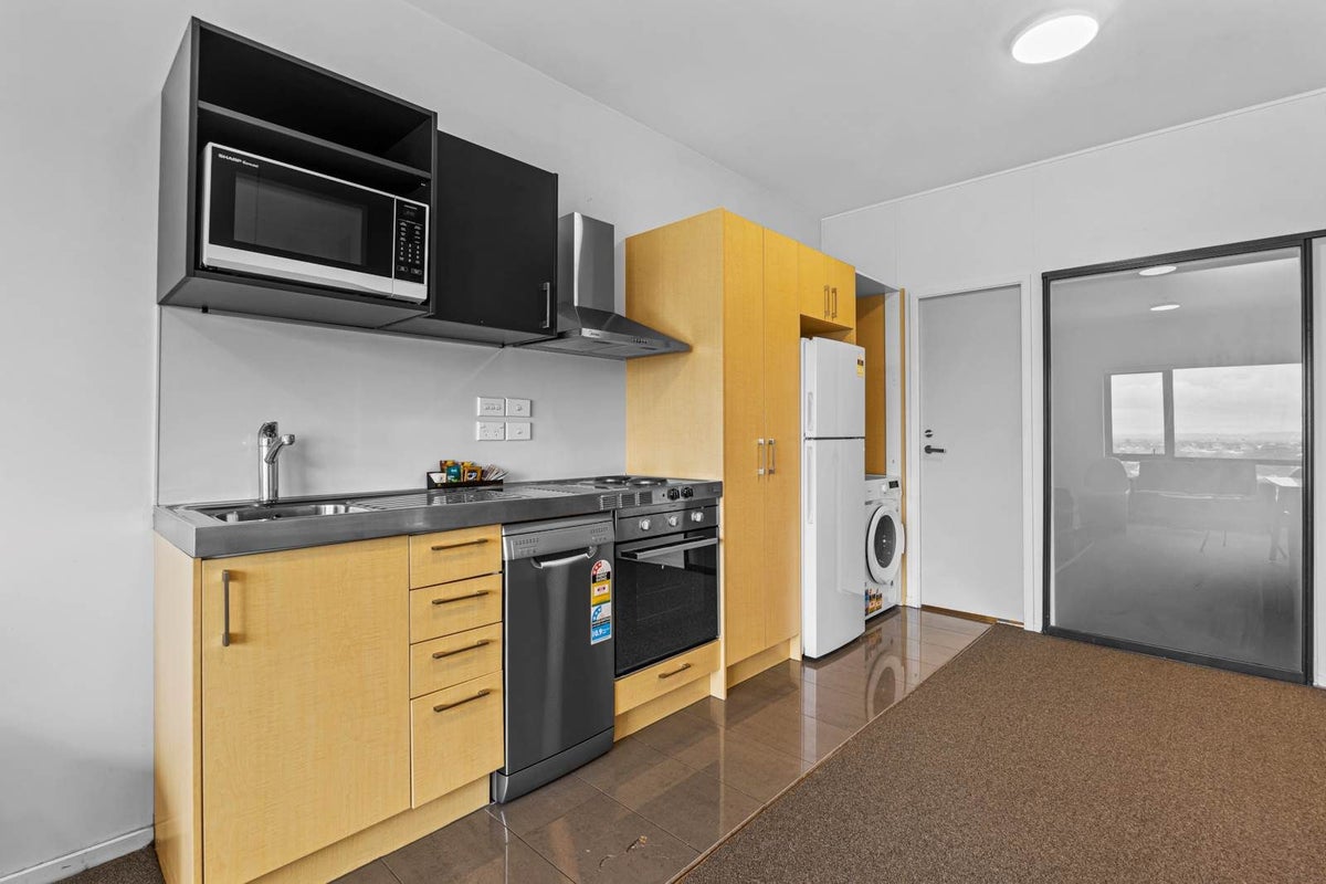 1112/17 Putney Way, Manukau, Auckland - Carousel 2