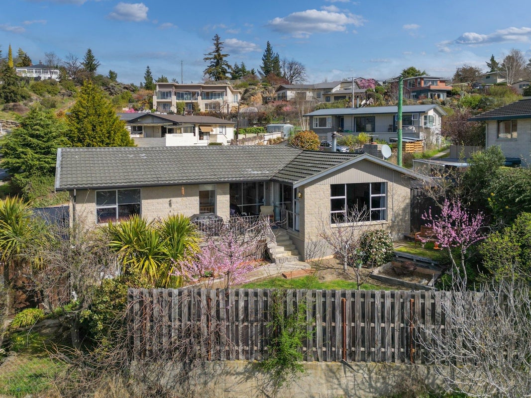 17 The Half Mile, Bridge Hill, Alexandra - Carousel 1