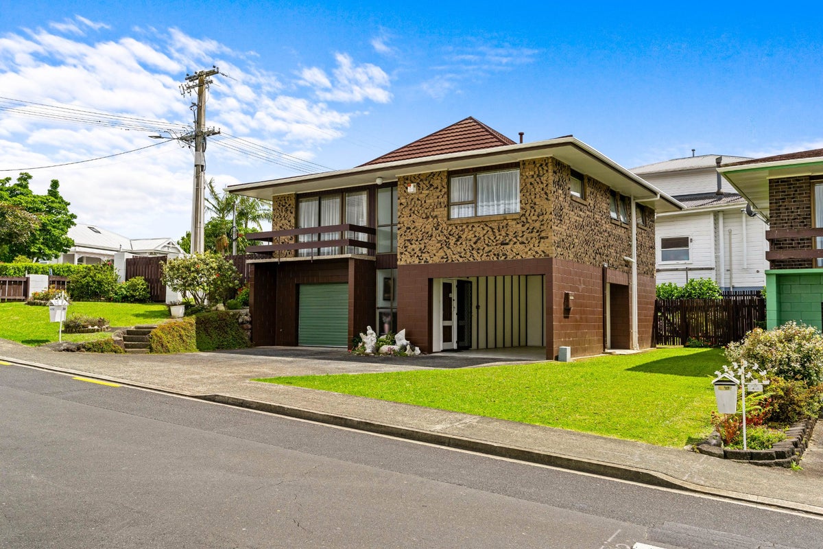 21 Rurumoki Street, Regent, Whangarei - Carousel 2