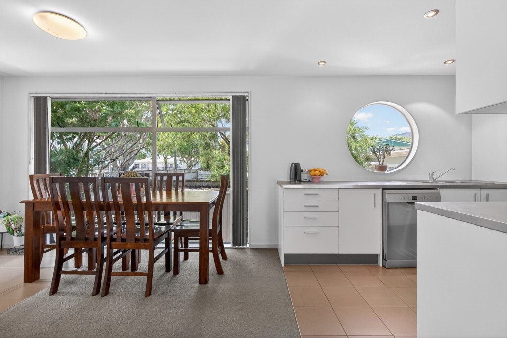 6C/10 Park Avenue, Epuni, Lower Hutt - Carousel 1